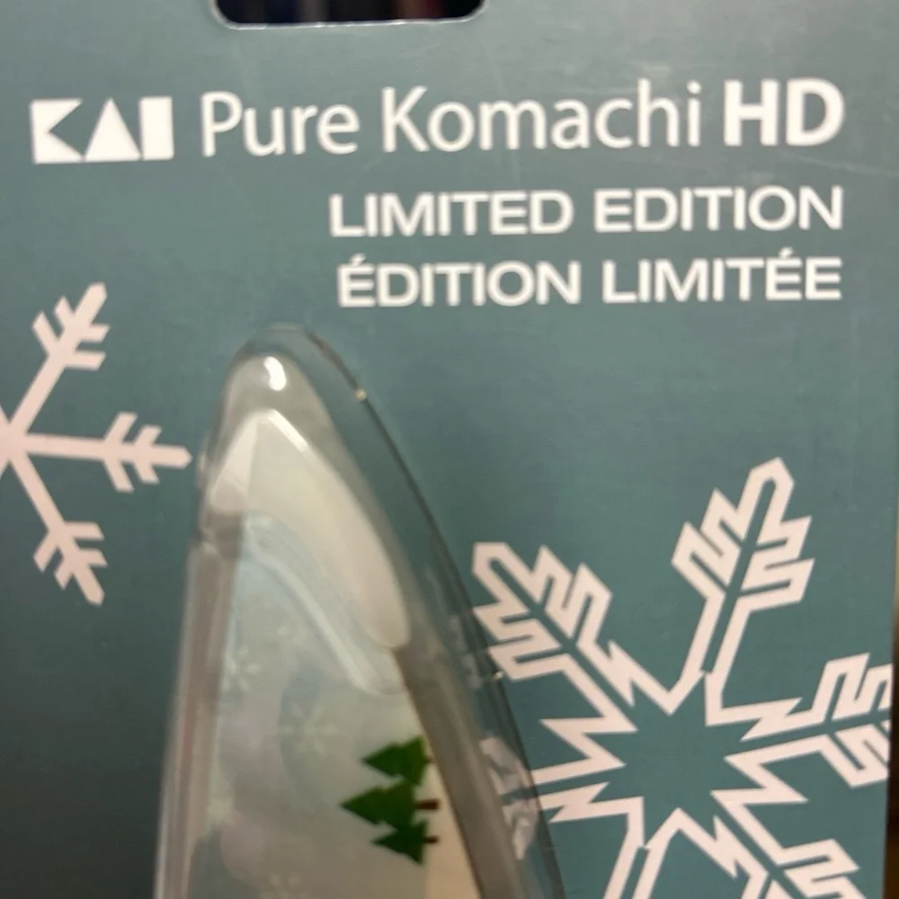 KAI pure komachi chef’s‎ knife 8in Hd limited edition holiday Christmas penguin